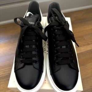 Alexander McQueen Oversized Black/White US Mens Size 12